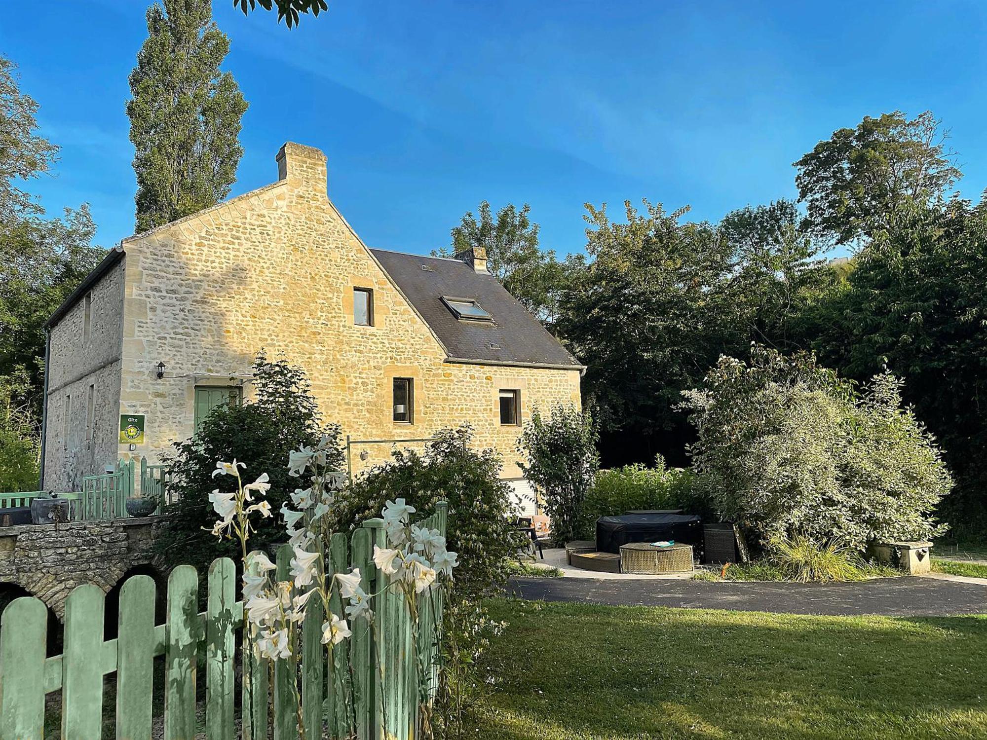 Les 2 Gites Des Chambres De Capucine Carcagny Exterior foto